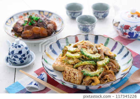 沖繩料理 苦瓜 champuru 和烤軟骨 soki 117345226