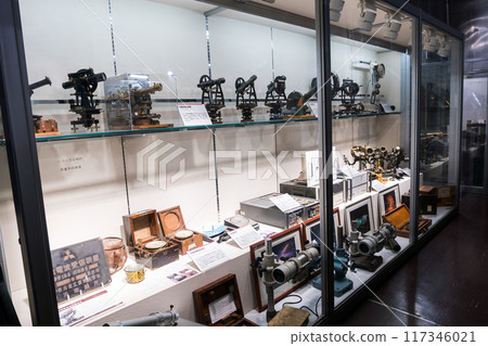 日本國立天文台天文儀器博物館（自動光電子午線環）展覽：東京三鷹市晴朗夏日的藍天 117346021