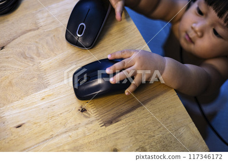 Child Is PSelective focus. Close up of hand holding mouse.laying With The Mouse 117346172