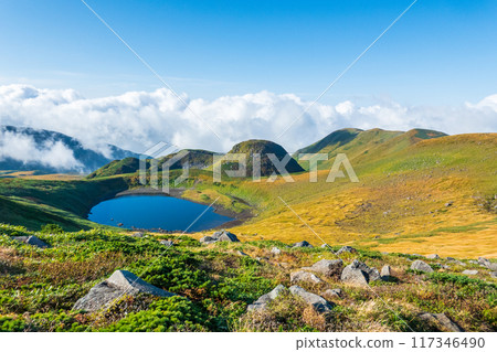 秋天的鳥海山攀登：鳥海湖 117346490