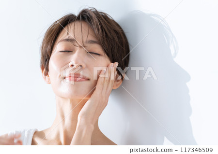 中年女性的美容護膚 117346509