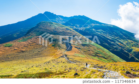 Climbing Mt. Chokai in autumn: Sensumori to Onagahara Climbing Mt. Chokai in autumn: Sensumori to Onagahara 117346634