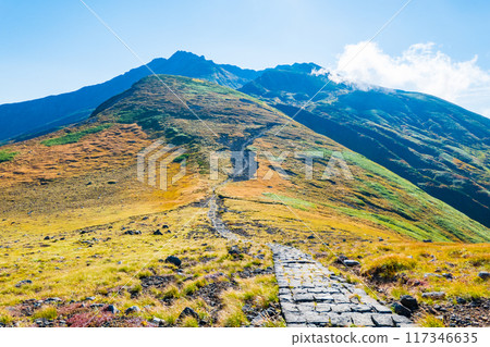 Climbing Mt. Chokai in autumn: Sensumori to Onagahara Climbing Mt. Chokai in autumn: Sensumori to Onagahara 117346635