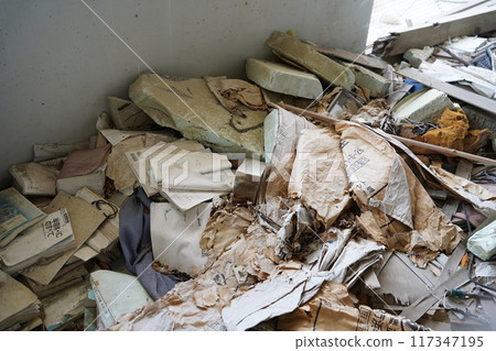 Kesennuma City Great East Japan Earthquake Remains (Scattered Textbooks) 117347195