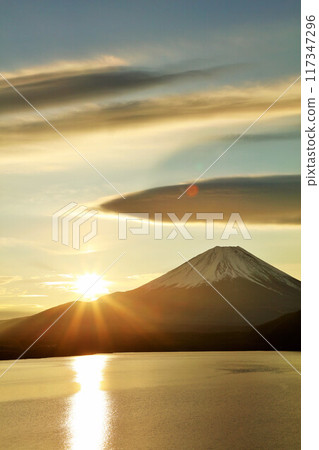 Japan's dawn Mt Fuji and the sun 117347296