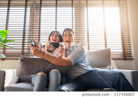 excitng ouple having a good time playing video game 117348807