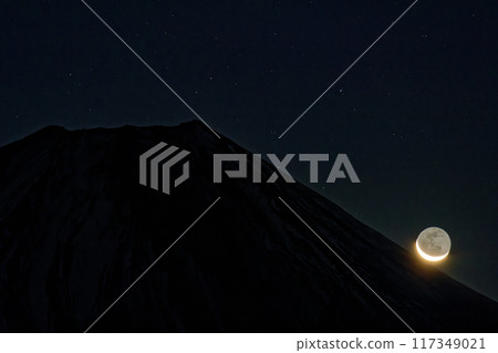 The moon rising over Mt. Fuji as seen from Mt. Kenashi The moon rising over Mt. Fuji as seen from Mt. Kenashi 117349021