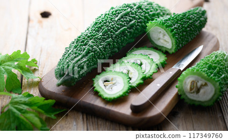 Image of cut summer vegetable bitter melon (bitter melon) 117349760