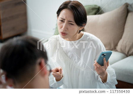 Fight couple blame 117350430