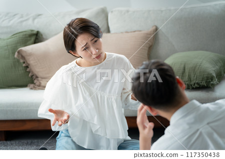 Fight couple blame 117350438