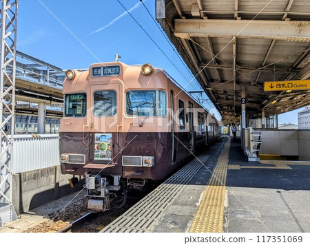 Two-tone 6000 series train stopping at a station 117351069