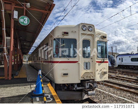 Fujikyu 1000 series, formerly Keio 5000 series (first generation) paint Fujikyu 1000 series, formerly Keio 5000 series (first generation) paint 117351071