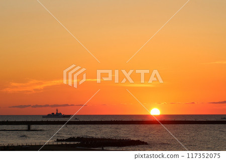 柏崎市，日本海的日落 117352075