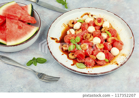 Grilled shrimp and watermelon salad 117352207