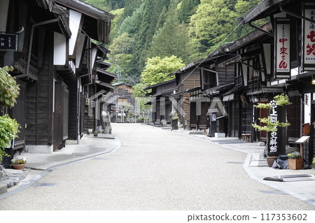 奈良宿舊城區,綠樹成蔭,傳統民宅 奈良宿舊城區,綠樹成蔭,傳統民宅 117353602