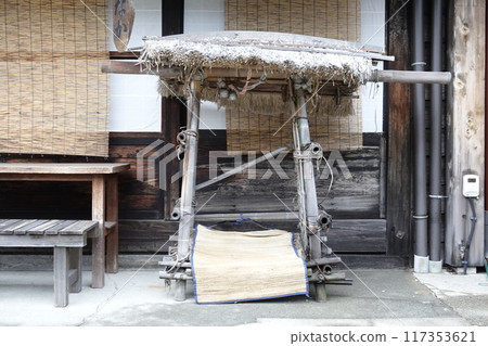 Old streetscape of Narai-juku, shop front decorations, palanquin 117353621