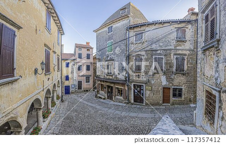 Picture from the town of Groznjan with idyllic cobbled streets and buildings made of natural stone Picture from the town of Groznjan with idyllic cobbled streets and buildings made of natural stone 117357412