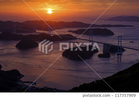 黃昏時的Shimanami Kaido 黃昏時的Shimanami Kaido 117357909