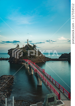 [夏季]黎明的弁天岩[糸魚川市] 117358512