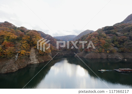 Autumn mountain and lake scenery 117360217