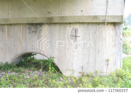 Aged bridge pillars Aged bridge pillars 117360357