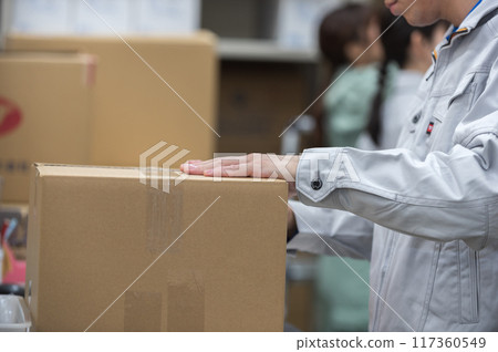 Male hands packing Male hands packing 117360549