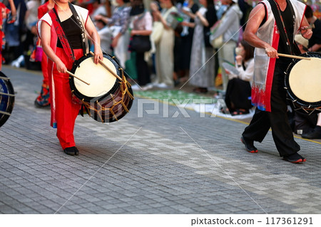 Beat the Japanese drums in Yosakoi 117361291