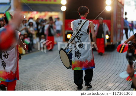 在夜來敲擊日本鼓 在夜來敲擊日本鼓 117361303