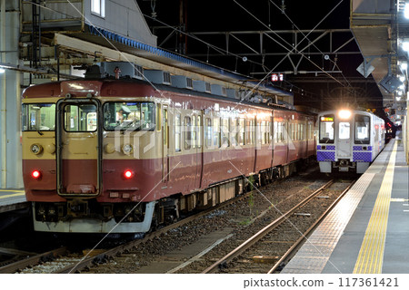 Echigo Tokimeki Railway 413 series night express train Echigo Tokimeki Railway 413 series night express train 117361421