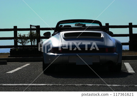 Old sports car 117361621