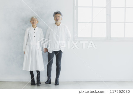 A couple of gray hair 117362080