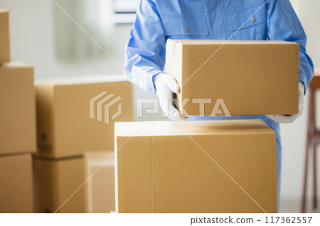 Moving and packing service image Moving and packing service image 117362557