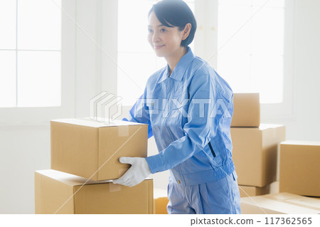 Moving and packing service image 117362565