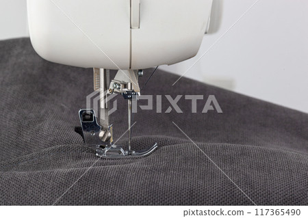 Sewing machine, stitching fabrics, needle in a round plan 117365490