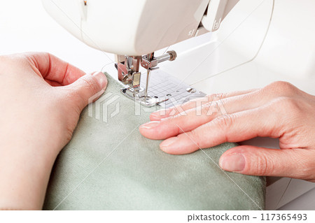 Sewing machine, stitching fabrics, needle in a round plan 117365493