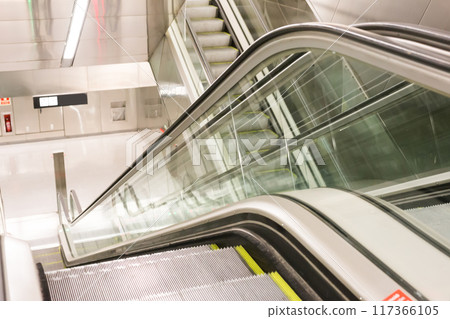 Line escalators with metal coating Line escalators with metal coating 117366105