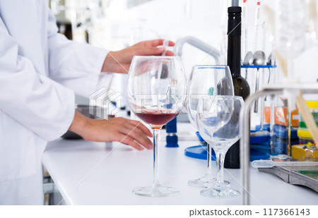 organoleptic characteristic for wine in laboratory of wunery of spain 117366143