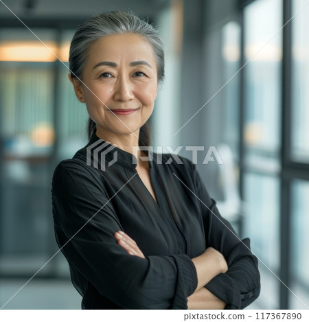Portrait of a Chinese woman businesswoman 50-60 years old against the background of the office 117367890