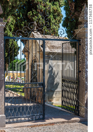 Street views in the old town of Calheta on the island of Madeira 117368738