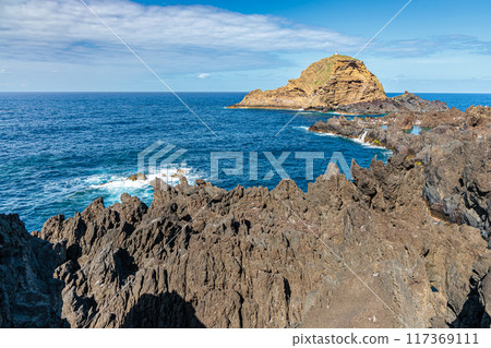 Rock formations near the coast of the village of Ribeira da Janela on the island of Madeira 117369111