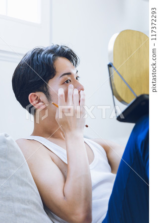 Men's makeup image 117372293