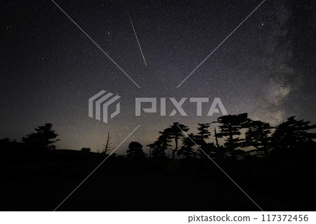 《英仙座流星雨》英仙座流星雨的流星與星空 《英仙座流星雨》英仙座流星雨的流星與星空 117372456