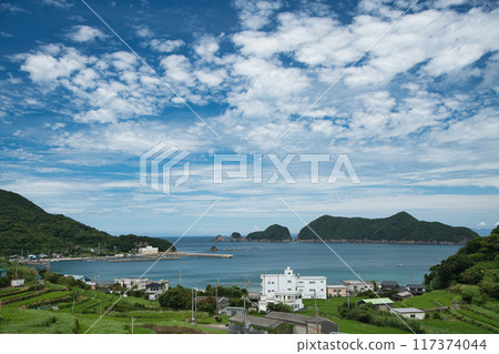 Kina Coast and Kuroshima Island [Yura Town, Hidaka District, Wakayama Prefecture] 117374044