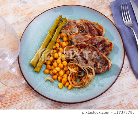 Lamb chop with chickpeas and asparagus Lamb chop with chickpeas and asparagus 117375793