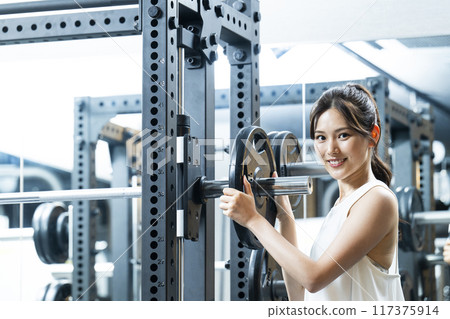 Sports gym, training gym, woman, muscle training, portrait Sports gym, training gym, woman, muscle training, portrait 117375914