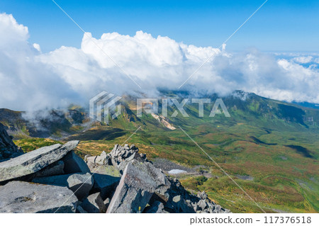 秋季攀登鳥海山：從山頂眺望（新山） 117376518