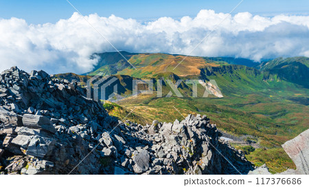 秋季攀登鳥海山:從山頂眺望(新山) 秋季攀登鳥海山:從山頂眺望(新山) 117376686