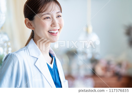 Female doctor at Women's Clinic 117376835