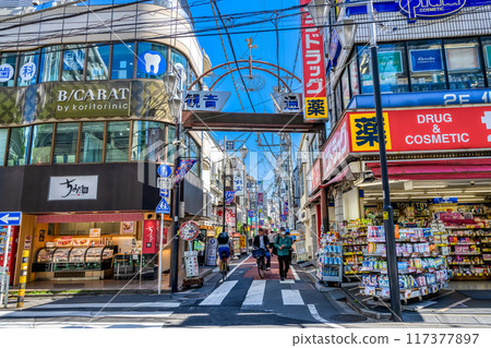 東京澀谷區的城市景觀、笹塚站、笹塚觀音通商店街 東京澀谷區的城市景觀、笹塚站、笹塚觀音通商店街 117377897