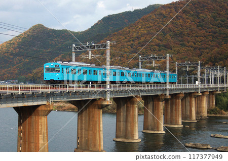 Sanyo Main Line 103 Series Train (Wake-Okayama to Mihara) Sanyo Main Line 103 Series Train (Wake-Okayama to Mihara) 117377949
